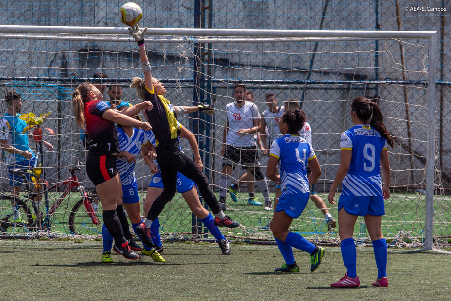 Academia Quero Jogar Futebol Feminino - São José dos Campos - SP - Rua  Dinamarca, 29